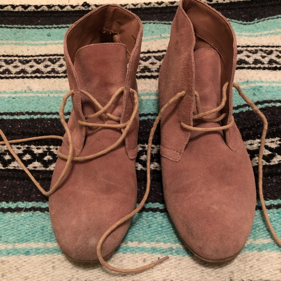Pink suede booties - Picture 3 of 5